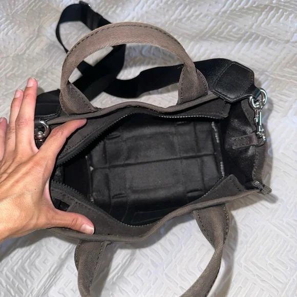 Marc Jacobs Black Canvas Tote Bag - Picture 6 of 11
